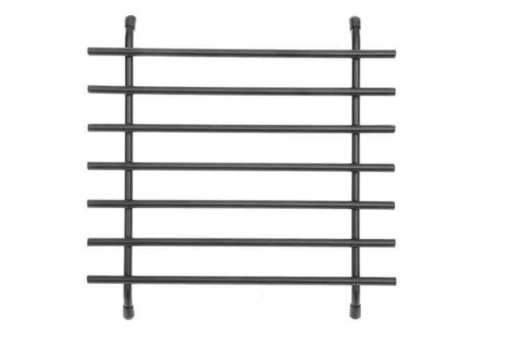 Maku pannunalunen metallia 24x24cm - Keittiön työvälineet - 6410412953681 - 3