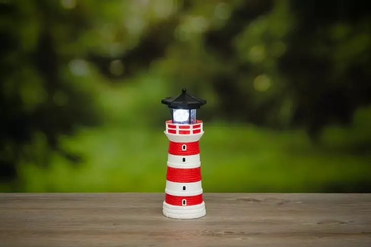 Puutarhapatsas Majakka solarvalolla 27,5cm punavalkoinen - Pihakoristeet - 6410416452821 - 1