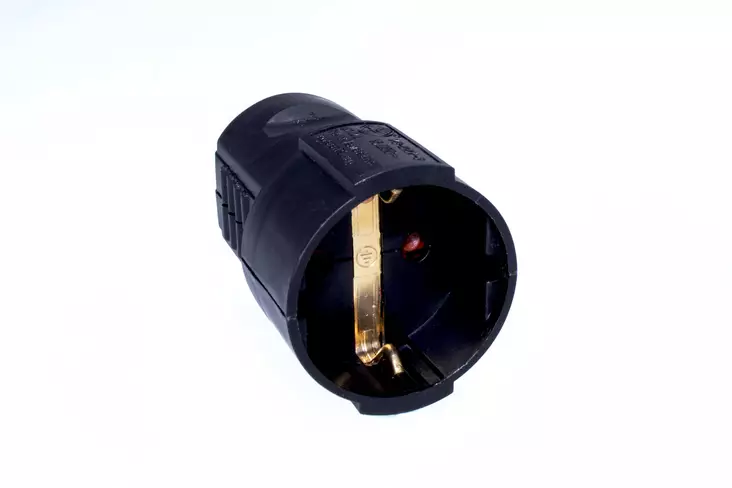 Jatkopistorasia 1-os maadoitettu musta - Pistotulpat - 6438149403422 - 1