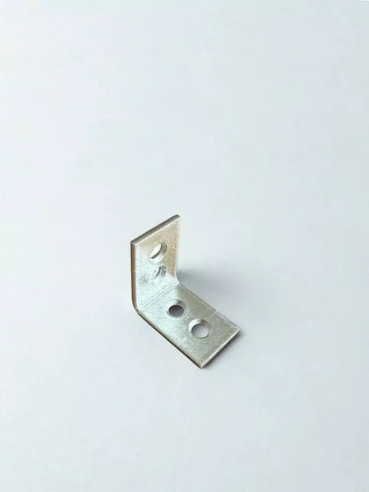 Kulmalevy 27x27x17x2mm - Kulmaraudat ja naulauslevyt - 4260063029745 - 1