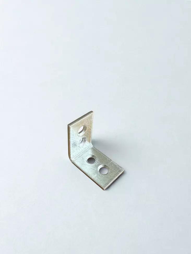 Kulmalevy 27x27x17x2mm - Kulmaraudat ja naulauslevyt - 4260063029745 - 1