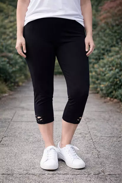 Auriel caprileggingsit black S-2XL - Naisten housut ja hameet - 6440004004699 - 2